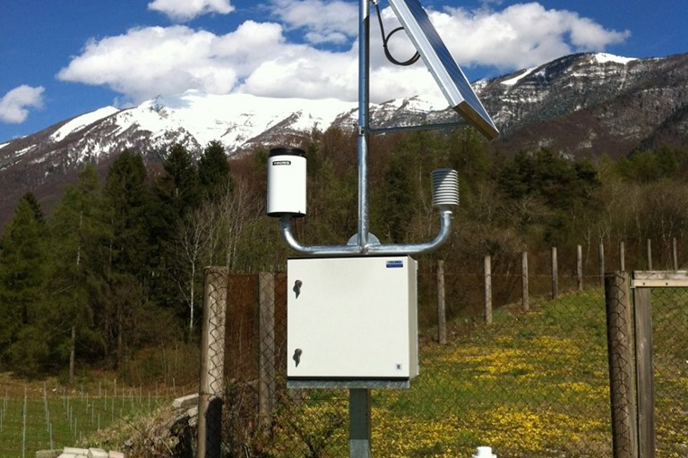 Meteostation Farg2000 Wind T2m Rf Regen Bn Solar 2